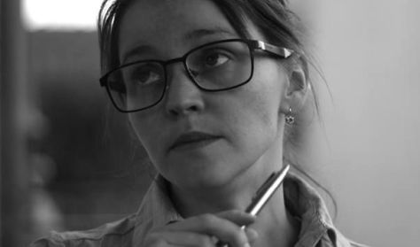 Szabó Borbála: SZÜLŐI ÉRTEKEZLET - Füge Produkció Szabó Borbála: SZÜLŐI ÉRTEKEZLET - Füge Produkció