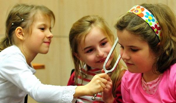 Zenebona – Ne csak hallgasd! /Kreatív játék hangokkal és hangszerekkel