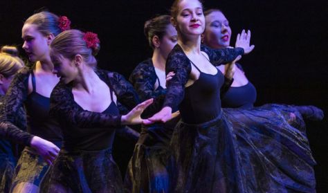 GYŐRI ANNA, SZIRÁNYI LAURA MŰVÉSZI TORNA CSOPORTOK GYŐRI ANNA, SZIRÁNYI LAURA MŰVÉSZI TORNA CSOPORTOK