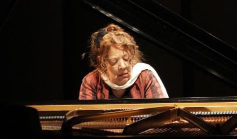 Ingrid Fuzjko Hemming zongora estje / közreműködik a Szolnoki Szimfonikus Zenekar