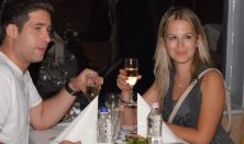 Késő esti hajós városnézés svédasztalos vacsorával és élőzenével a Dunán/Night Dinner&Cruise