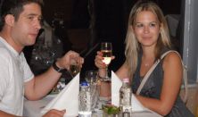 Késő esti hajós városnézés svédasztalos vacsorával és élőzenével a Dunán