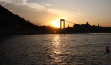 Esti hajós városnézés koktél kíséretével a Dunán/Cocktail&Cruise