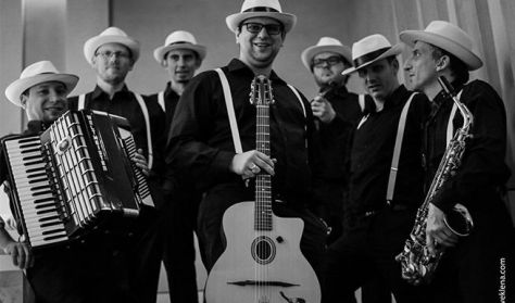 Swing a la Django feat. Micheller Myrtill Swing a la Django feat. Micheller Myrtill