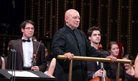 Dennis Russell Davies és a Zeneakadémia Szimfonikus Zenekara
