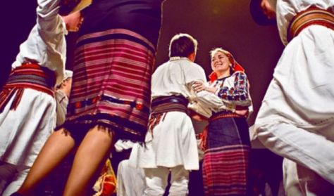 Magyar táncház - Moldvai csángó tánctanulás és közös tánc