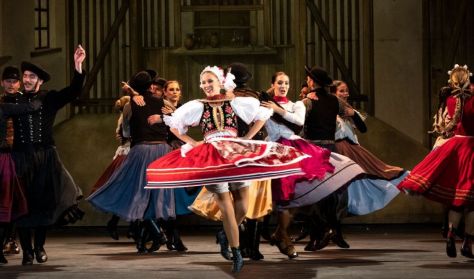 The World of Rogues - Hungarian National Dance Ensemble