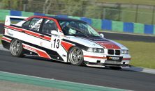 Élményautózás profi versenyzőink mellett a Hungaroringen BMW M3 E36 versenyautóval