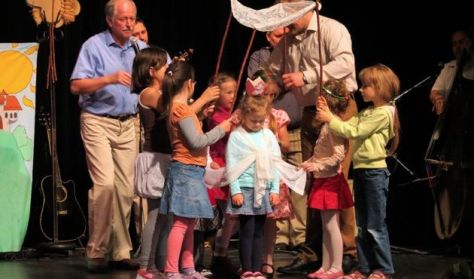 Kolompos koncert és táncház: Pünkösdi királykisasszony Kolompos koncert és táncház: Pünkösdi királykisasszony