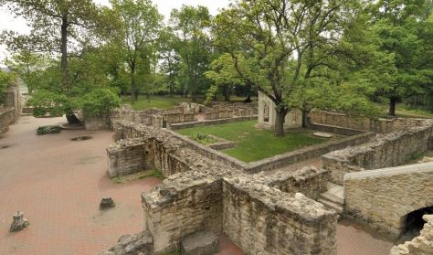 Az Úr kutyái a Nyulak szigetén - várostörténeti séta középkori élőzenével Az Úr kutyái a Nyulak szigetén - várostörténeti séta középkori élőzenével