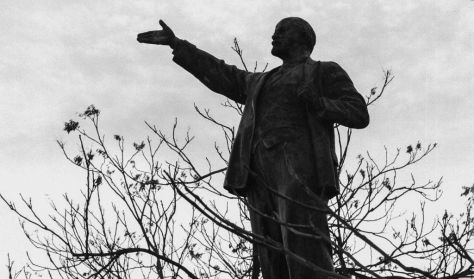 Eladni az eladhatatlnat, avagy betekintés a kommunista propaganda szobrok utóéletébe