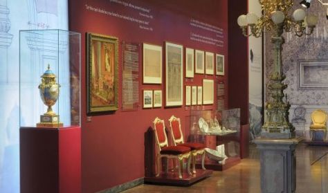 Rostás Péter művészettörténész kurátori tárlatvezetése A királyi palota a kultúra vára c. kiállíáson