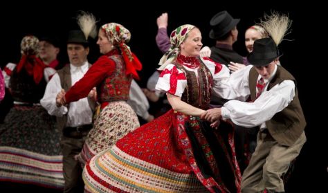 Szüreti táncház élőzenére - moldvai és felcsíkikörtáncok