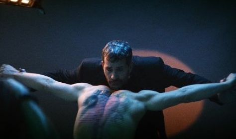 A férfi, aki vásárra vitte a bőrét (L'homme qui a vendu sa peau)