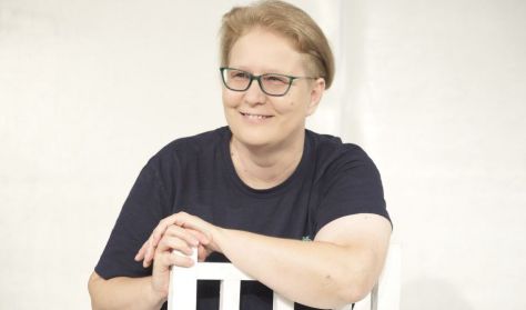 Koncertszínházi előadás 50/25 Rab Vikivel Koncertszínházi előadás 50/25 Rab Vikivel