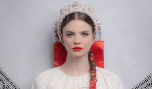 Folk Fashion – Divat a folklór TÁRLATVEZETÉS  (a belépő árát nem tartalmazza)