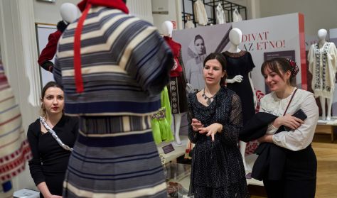 Folk Fashion – Divat a folklór TÁRLATVEZETÉS (a múzeumi belépő árát nem tartalmazza) Folk Fashion – Divat a folklór TÁRLATVEZETÉS (a múzeumi belépő árát nem tartalmazza)