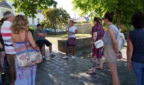 Lépcsők, legendák, nyughelyek - a budafoki hegy történetei életre kelnek