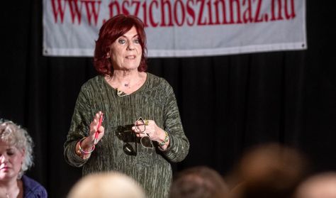 Bácskai Juli Pszichoszínháza - HOGYLÉTÜNK. Hogy vagy? Én jól, te jól.