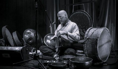 Karma Pema Dorje - Tibeti Torokénekes és Énekelt Mantra Koncert