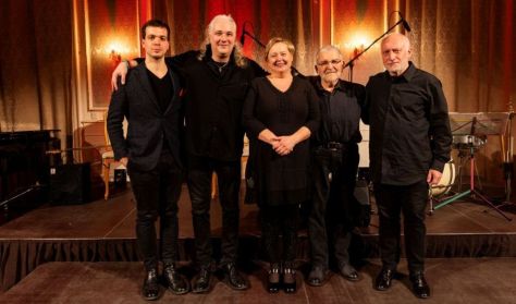 Piaf, a sanzonok királynője Piaf, a sanzonok királynője