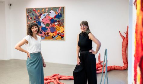 Kurátori tárlatvezetés | BEAVATÁS – Kortárs textilművészeti narratívák Kurátori tárlatvezetés | BEAVATÁS – Kortárs textilművészeti narratívák