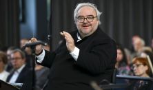 Medve a páholyban – Hajdúböszörmény