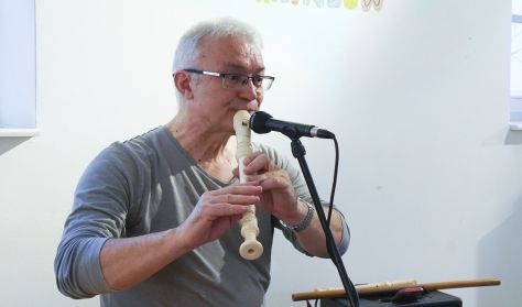 A zene világnapja - gyerekeknek: „Zenegyerekeknek!” Juhász Lacival A zene világnapja - gyerekeknek: „Zenegyerekeknek!” Juhász Lacival