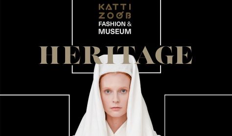 Zoób Kati divattervező tárlatvezetése a HERITAGE kiállításban Zoób Kati divattervező tárlatvezetése a HERITAGE kiállításban