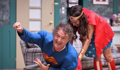 A FELESÉG NEGYVENNÉL KEZDŐDIK A FELESÉG NEGYVENNÉL KEZDŐDIK