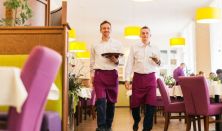 Máté Péter akusztikus est- svédasztallal