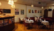 Máté Péter akusztikus est- svédasztallal