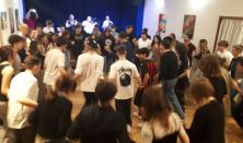 Máté Péter akusztikus est- svédasztallal