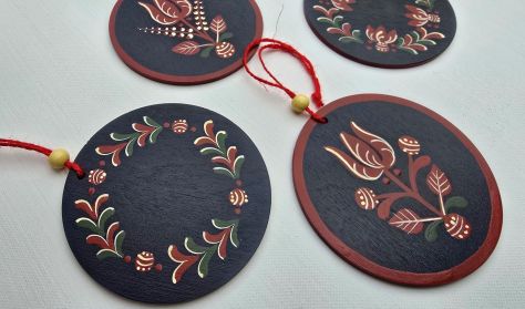 Ajándékkészítő műhely - Bútorfestés (festett karácsonyfadísz) Ajándékkészítő műhely - Bútorfestés (festett karácsonyfadísz)