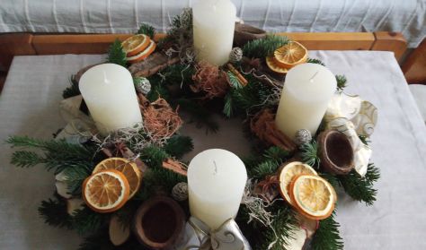 Adventi koszorú- készítő workshop a Guzsalyas Műhellyel