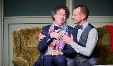 Robin Hawdon: SZERETŐBŐL EGY IS SOK