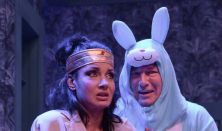 A FELESÉG NEGYVENNÉL KEZDŐDIK