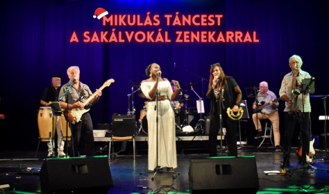 Táncparty Mikulásra a SakálVokál zenekarral