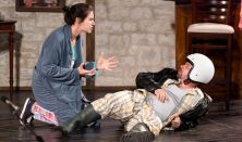 Boldog születésnapot! Avagy hatan pizsamában