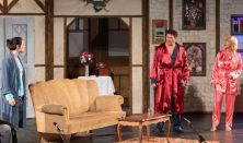 Boldog születésnapot! Avagy hatan pizsamában