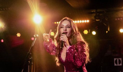 Vaksötét koncert Paulinával