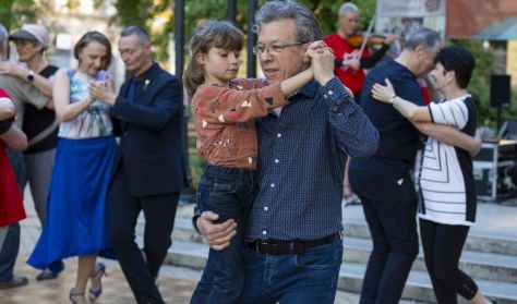 „SZÍVBAJOK ELLEN, KISASSZONY, SZEDJEN TANGÓT!”