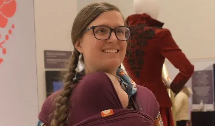 Tulipán & zsálya – Kertek, korok, népművészet kiállítás MAMA, NÉZD! TÁRLATVEZETÉS